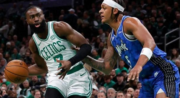 包含雄鹿队胜局连连，稳坐积分榜榜首的词条